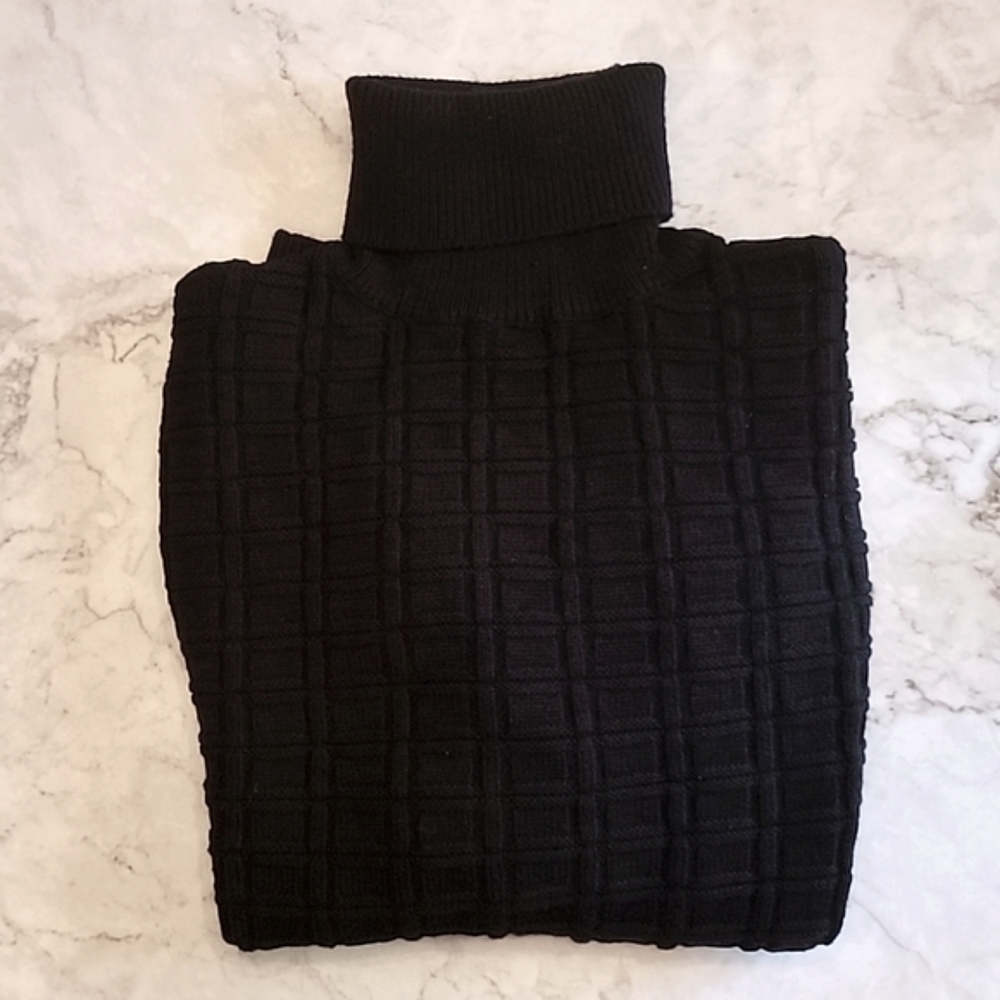 Men's small black turtleneck textured sweater
